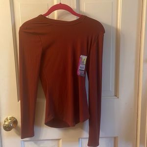 No boundaries crew rib stretch tshirt